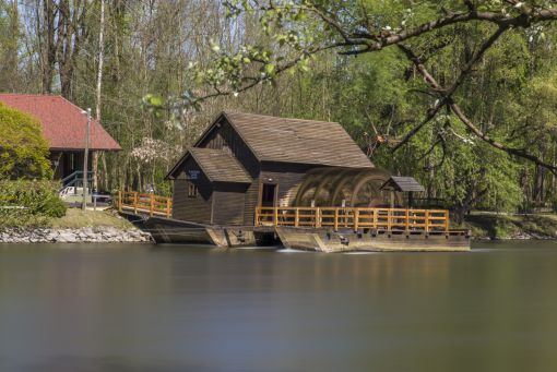 House boat water mill