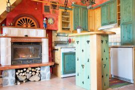 Kitchen and fireplace (Cernic One)