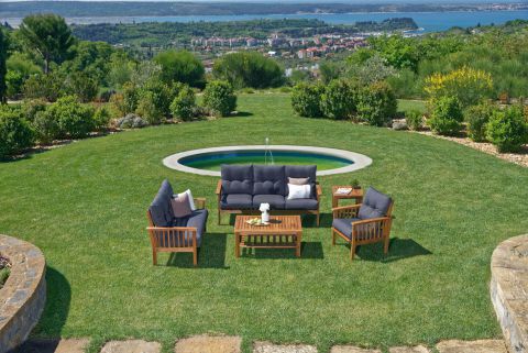 Large garden with far reaching views